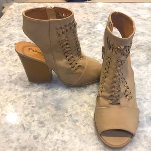 Tan open toed heeled booties by Qupid